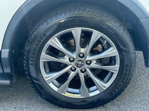 Used 2016 Toyota RAV4 Limited image 32
