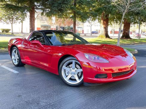 Used 2005 Chevrolet Corvette image 2