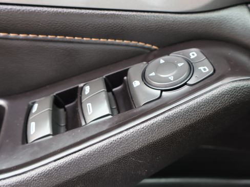 Used 2020 Chevrolet Traverse LT image 27