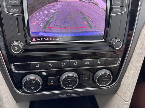 Used 2017 Volkswagen Passat 1.8T R-Line image 16