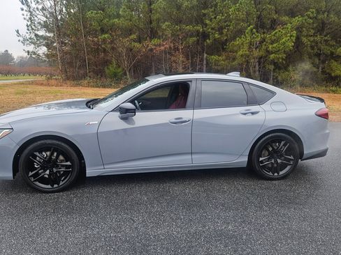 Used 2024 Acura TLX image 2