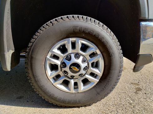 Used 2024 Chevrolet Silverado 2500 LT image 5