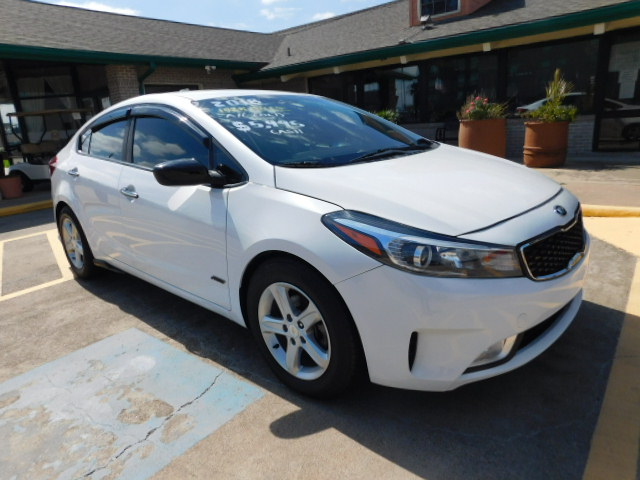 Used 2018 Kia Forte Sedan FWD image 2