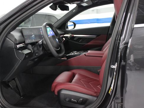 Used 2025 BMW i5 xDrive40 image 17