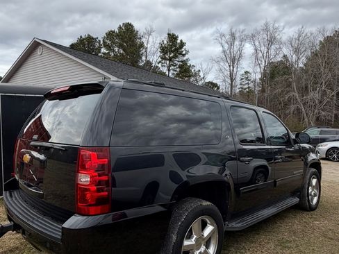 Used 2013 Chevrolet Suburban LT image 6