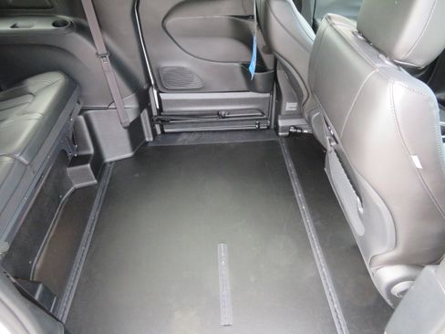 Used 2025 Chrysler Pacifica Select FWD image 20