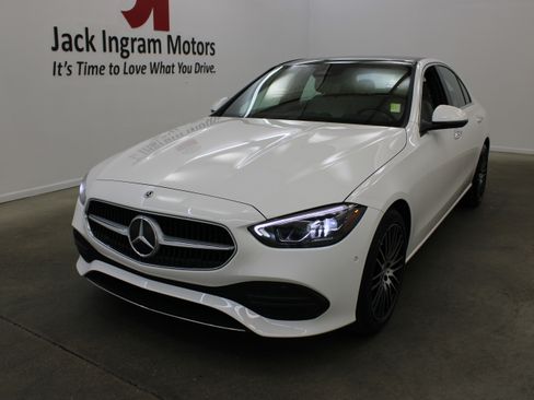 Used 2025 Mercedes-Benz C 300 image 1