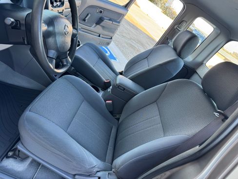 Used 2004 Nissan Frontier XE image 18