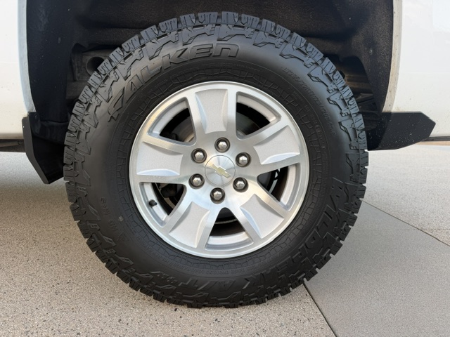 Used 2018 Chevrolet Silverado 1500 2WD Crew Cab LT image 20