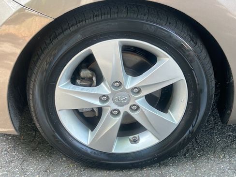 Used 2013 Hyundai Elantra Sedan FWD image 30