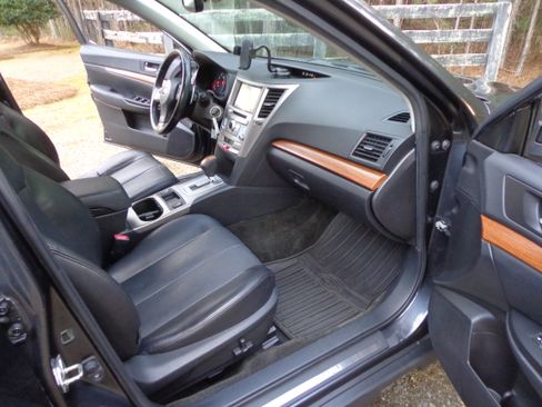 Used 2013 Subaru Outback 2.5i Limited image 9