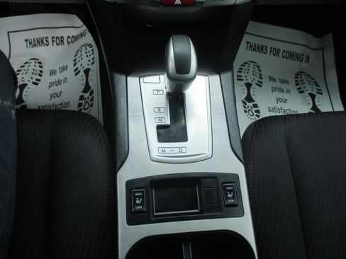 Used 2010 Subaru Outback 2.5i Premium AWD/4WD image 6