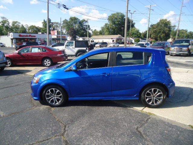 Used 2020 Chevrolet Sonic LT Hatchback FWD image 9
