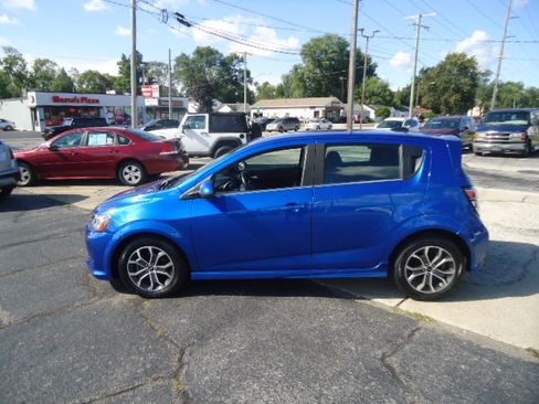 Used 2020 Chevrolet Sonic LT Hatchback FWD image 9