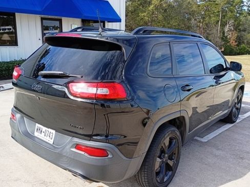 Used 2017 Jeep Cherokee Limited image 5