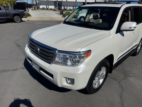 Used 2015 Toyota Land Cruiser image 10