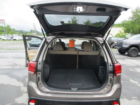 Used 2018 Mitsubishi Outlander 4WD SE image 47