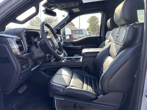 Used 2025 Ford F450 Platinum image 5