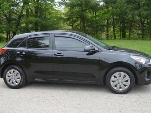 Used 2020 Kia Rio S Hatchback FWD image 6