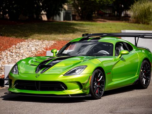 Used 2017 Dodge Viper GTC image 2