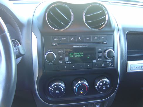 Used 2016 Jeep Compass Latitude image 7