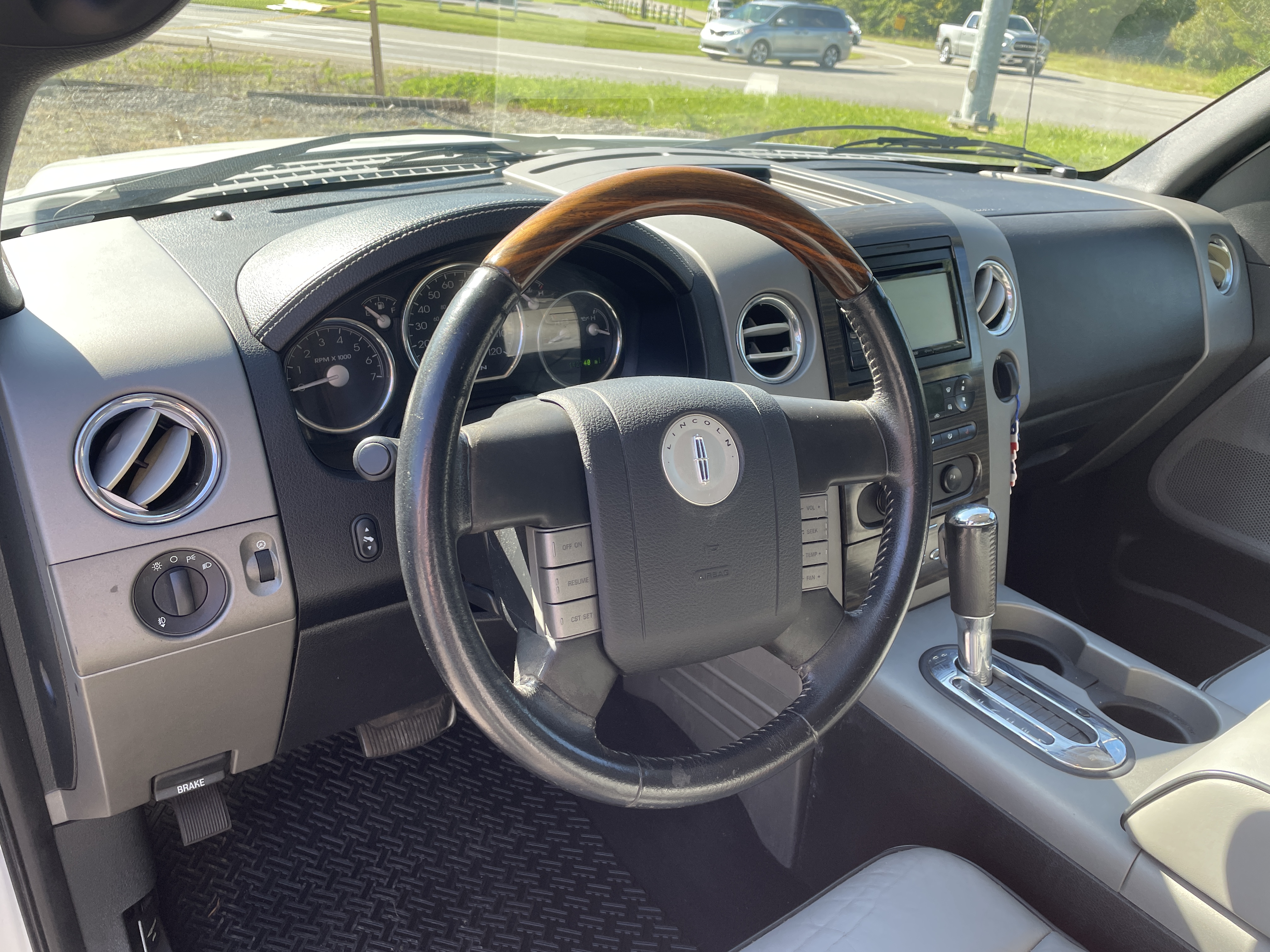 Used 2007 Lincoln Mark LT 4x4 image 10