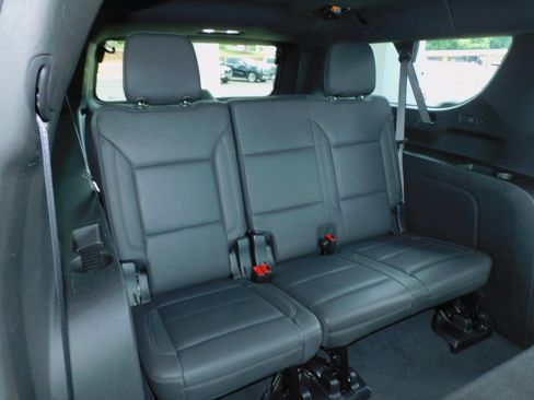 Used 2025 Chevrolet Suburban 4WD Z71 image 20