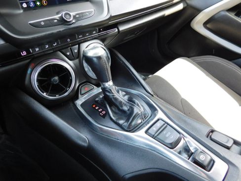 Used 2019 Chevrolet Camaro LT Coupe RWD image 17