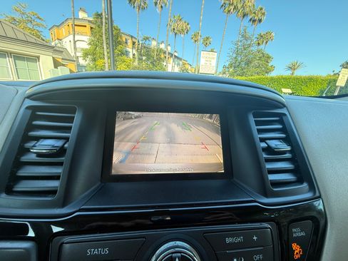Used 2013 Nissan Pathfinder 4WD image 18
