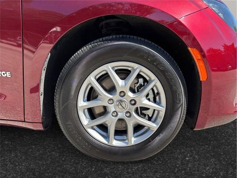 Used 2023 Chrysler Voyager LX image 13