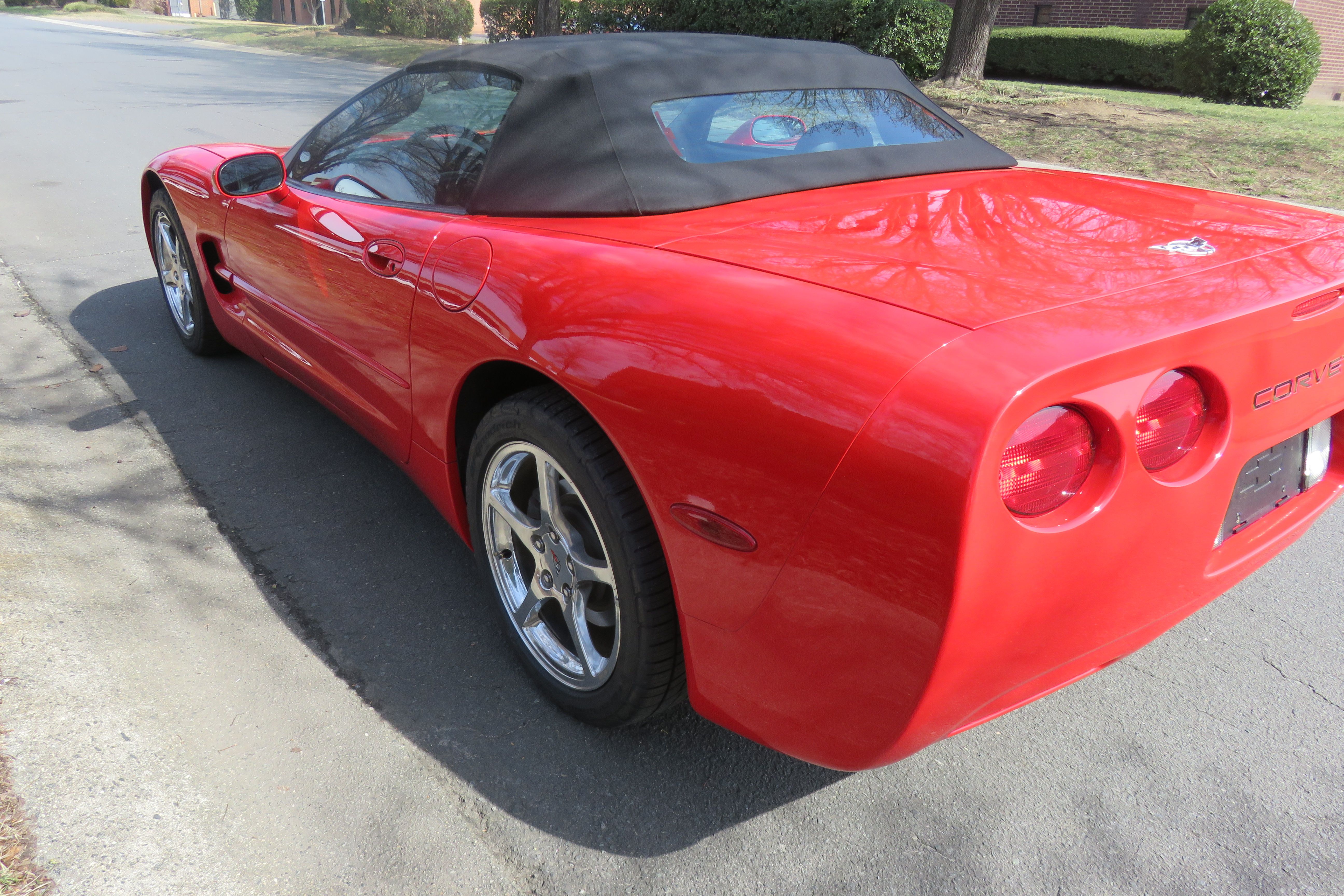 Used 2003 Chevrolet Corvette Convertible RWD image 11