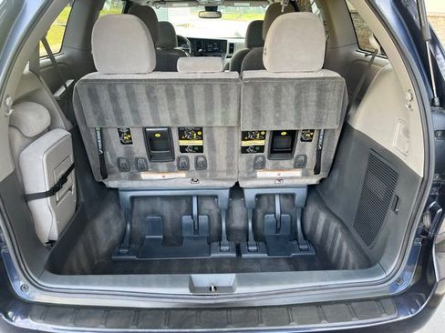 Used 2018 Toyota Sienna LE image 22