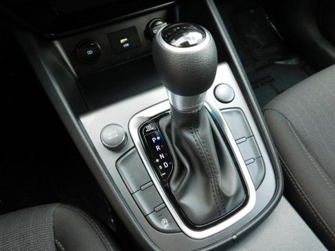 Used 2022 Hyundai Kona SEL image 18