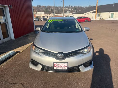 Used 2017 Toyota Corolla iM image 5