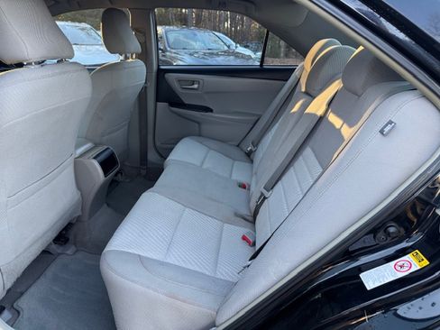 Used 2015 Toyota Camry LE image 11