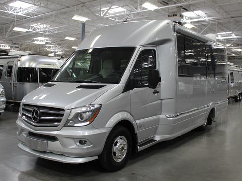 Used 2017 Mercedes-Benz Sprinter 3500 image 2