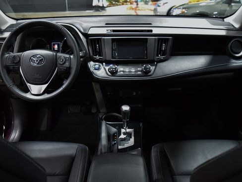 Used 2018 Toyota RAV4 FWD image 25