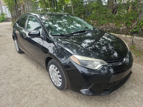 Used 2015 Toyota Corolla LE image 1