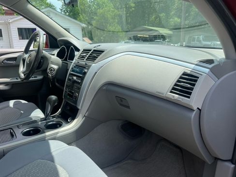 Used 2011 Chevrolet Traverse LT image 15