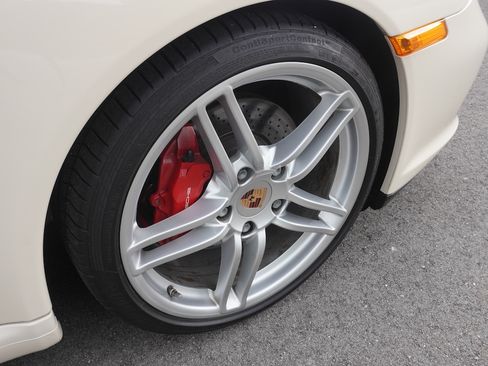 Used 2010 Porsche 911 Carrera S Cabriolet RWD image 11