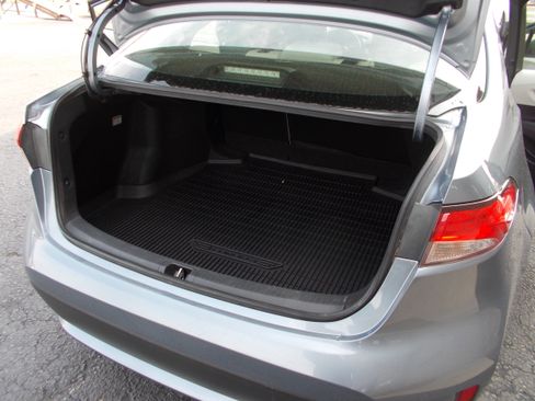 Used 2022 Toyota Corolla LE image 15