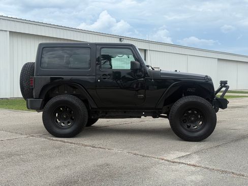 Used 2017 Jeep Wrangler Sport AWD/4WD image 6