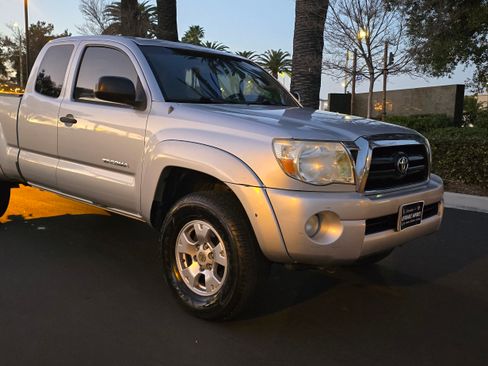 Used 2007 Toyota Tacoma PreRunner image 3