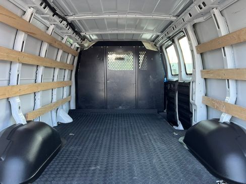 Used 2025 Chevrolet Express 2500 RWD image 16