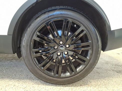 Used 2017 Land Rover Discovery HSE image 7