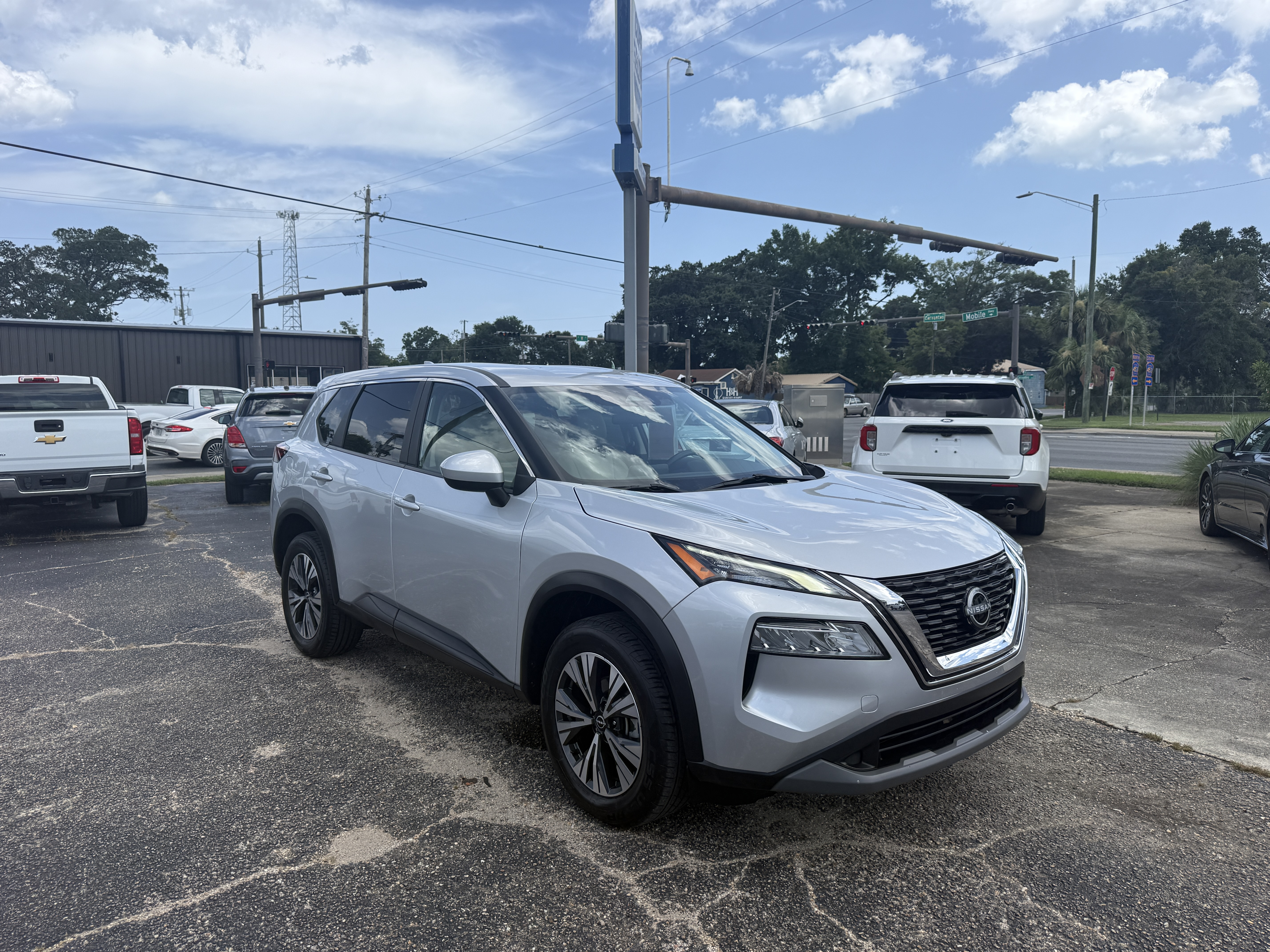 Used 2023 Nissan Rogue FWD SV image 1