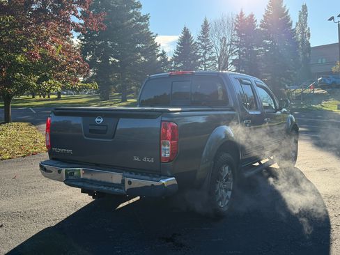 Used 2016 Nissan Frontier SV image 8