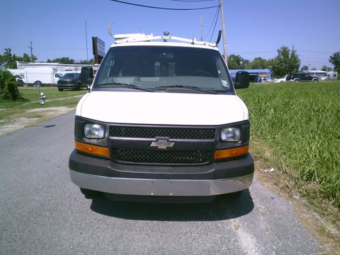 Used 2017 Chevrolet Express 2500 LS RWD image 6