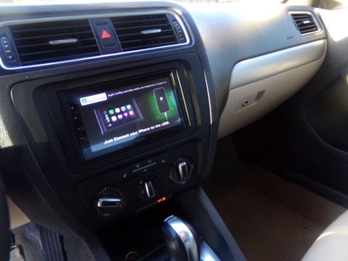 Used 2011 Volkswagen Jetta TDI SE image 11