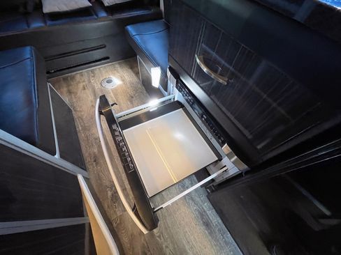 Used 2014 Mercedes-Benz Sprinter 4500 image 22